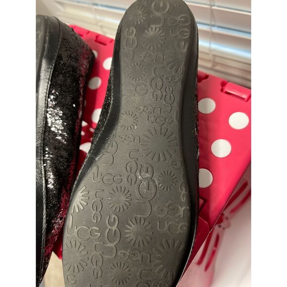 UGG black slip on shoes - Picture 3 of 10